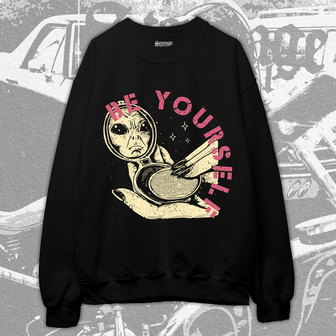 Be Yourself Funny Vintage Design Alien Looking in Mascara Window, Unisex Sweatshirt