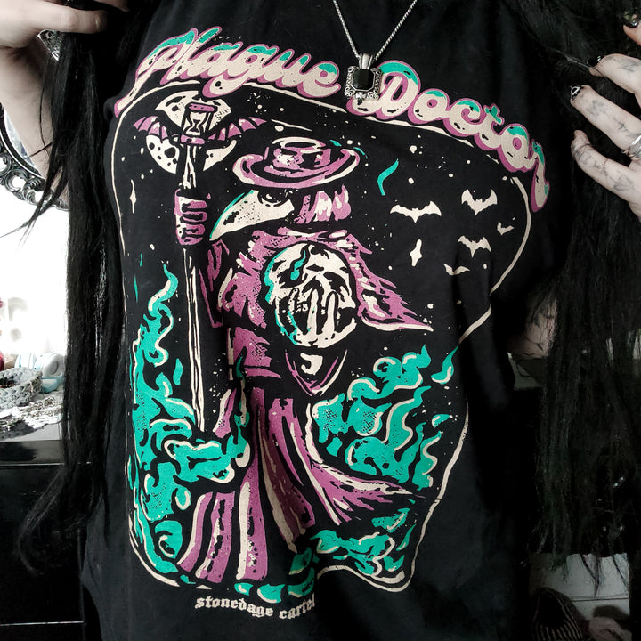 Plague Doctor Unisex Graphic Shirt, Plague Doctor Goth Vintage Unisex Graphic T-shirt Model Woman