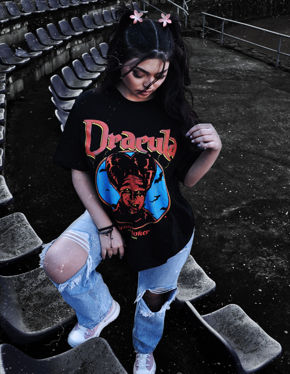 Dracula Bram Stocker Vintage Rock T-shirt Woman Model