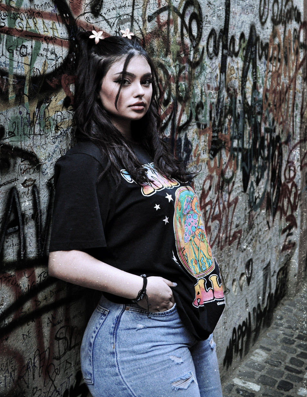 Trippin' Balls Psychedelic Black Unisex T-shirt, Trippy Vintage Colorful Unisex Shirt Woman Model